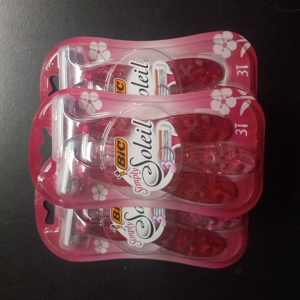 Bic Simply Soleil 3, 3pack, 3blade razors....total of 9 razors all together